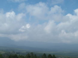 Panorama pegunungan, hutan dan deretan pohon pinus pada lembah Siosar (Dokpri)