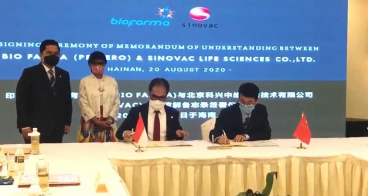 Bio Farma menandatangani kontrak dengan Sinovac China (dok republika.com)