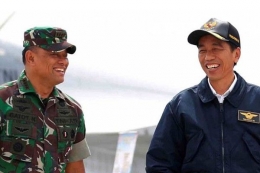 Mantan Panglima TNI Gatot Nurmantyo dan Presiden Joko Widodo | Sumber gambar: idntimes.com