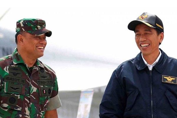 Mantan Panglima TNI Gatot Nurmantyo dan Presiden Joko Widodo | Sumber gambar: idntimes.com