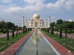 Taj Mahal, Agra. Sumber: koleksi pribadi