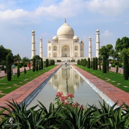 Taj Mahal dilihat dari pintu gerbang utama. Sumber: dokpri