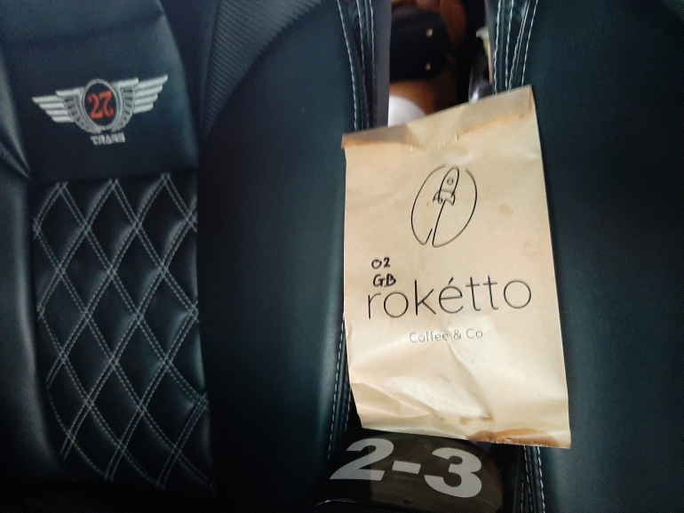 Snack Roketto di seat Roketto Bus|Dok. Pribadi