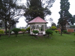 Dokpri | Gazebo pada halaman rumah pengasingan Sukarno di Lau Gumba, sebagaimana ada juga di rumah pengasingan di Parapat