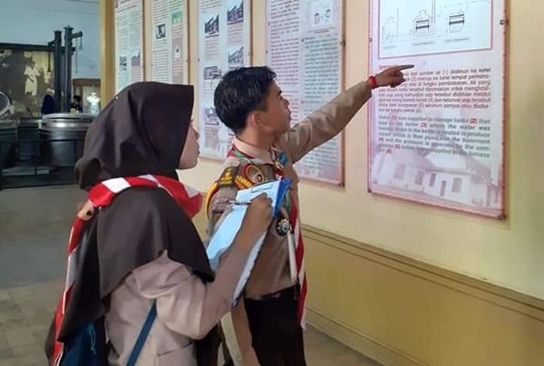 Pramuka Sawahlunto di Museum Goedang Ransoem (Foto: harianhaluan.com)