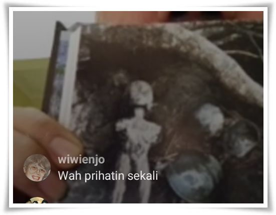 Yosua memperlihatkan foto patung yang kini telah hilang (Foto dari tangkapan layar IG Live)