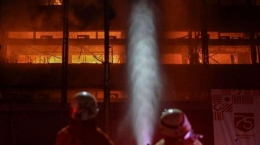 ilustrasi gedung terbakar. (Foto: KOMPAS.com/GARRY ANDREW LOTULUNG)