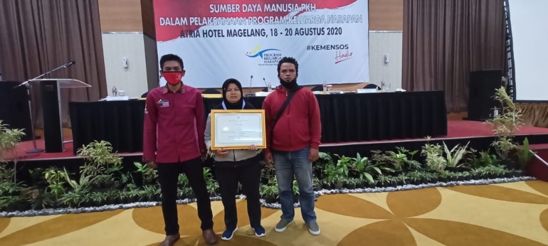 Bu istiyah di dampingi suami dan pendamping kecamatan grabag