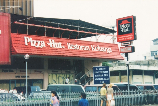 Pizza Hut pertama di Jkt. Sumber: pizzahut.co.id