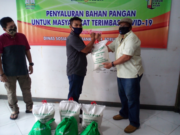 Bantuan Bahan Pangan untuk Jurnalis dari Forum PRB Aceh (doc Pribadi)