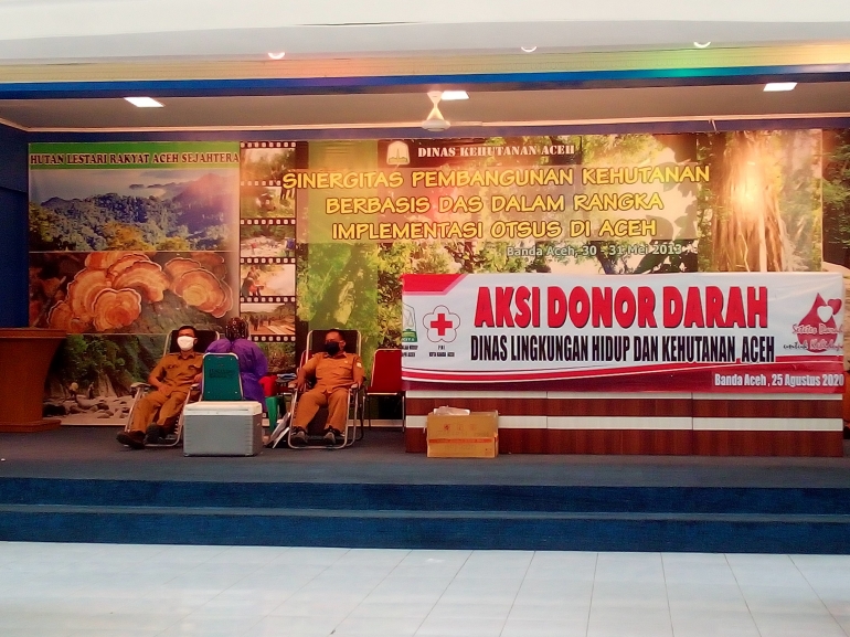 ASN Kantor DLHK Aceh sedang Diambil Darahnya (doc Pribadi)