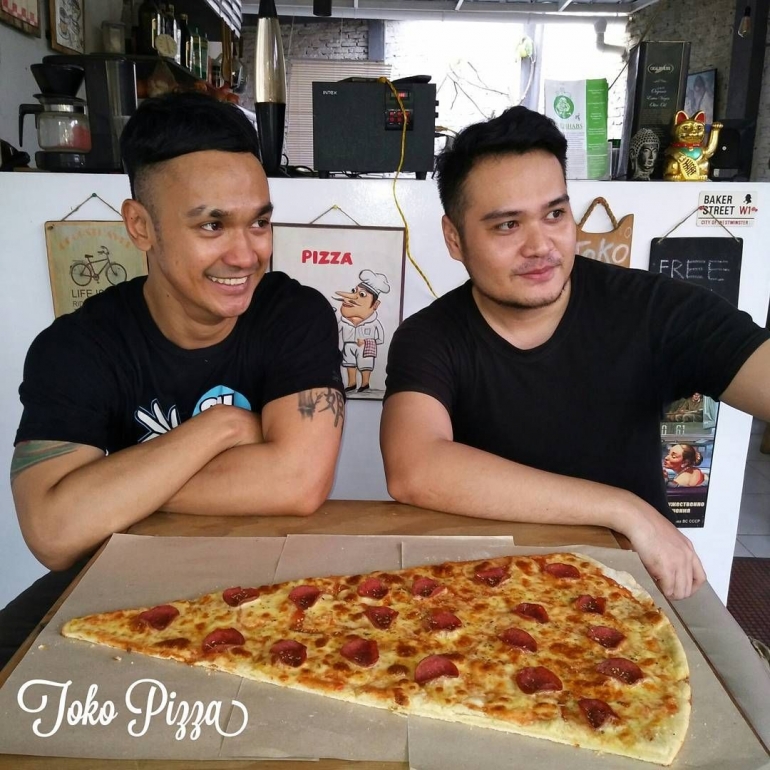 Gege dan Jonathan, Para Pendiri Usaha Toko Pizza (Sumber: Instagram Toko Pizza)