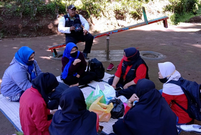 Supervisi kader oleh supervisor dari BBRSPDI Kartini Temanggung (Sumber:Dokpri)