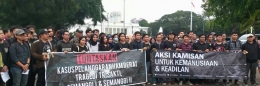 Aksi kamisan menunutut keadilan atas orde baru di Indonesia (kompas.com)