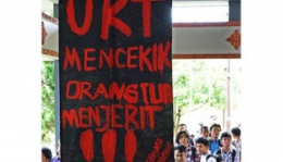 Demo mahasiswa memprotes UKT - Sumber Foto: redaksi24.com