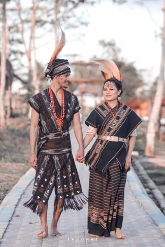 Mengenal Baju Adat Tanimbar yang Dikenakan Presiden Jokowi di Sidang MPR Tenun Tanimbar, Budaya yang Tak Hilang oleh Zaman Halaman 1 - Kompasiana.com