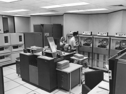 (Foto perangkat keras ARPANET pada masanya) Sumber: The Conversation