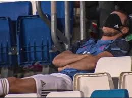 Bale tidur dengan menutup mata pakai masker, Sumber : TribunNews.
