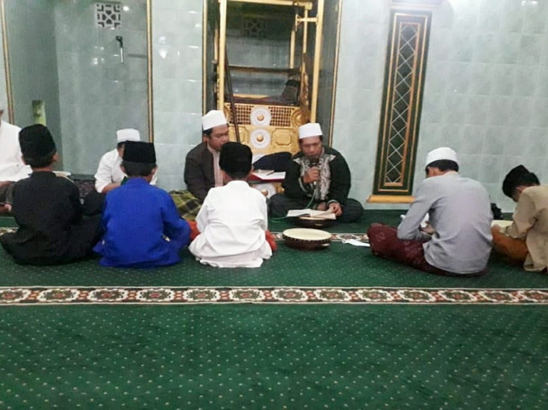 Pelatihan Banjari bersama remaja masjid.