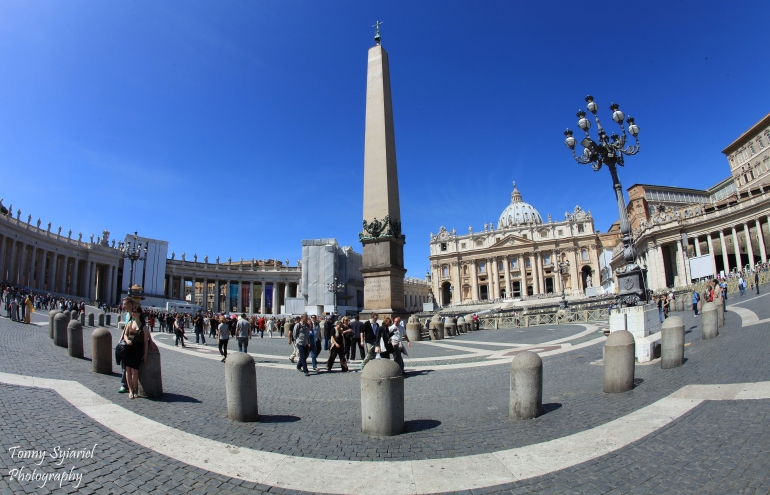 Piazza San Pietro, Vatican. Sumber: dokpri