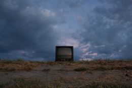 Televisi (Gambar: Unsplash/Gaspar Uhas)
