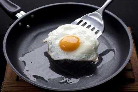 Membuat telur ceplok: food.grab.com