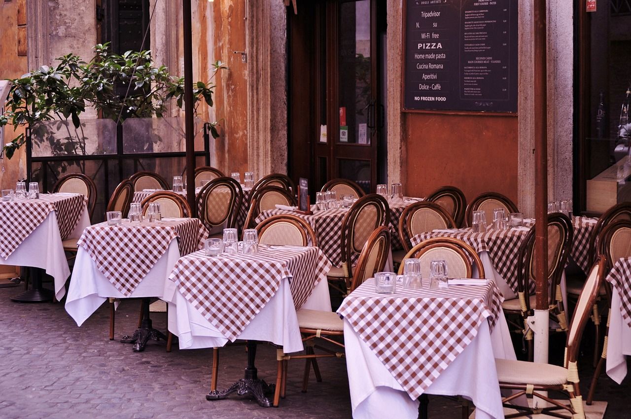 Fine dining (Gambar oleh Rudy and Peter Skitterians dari pixabay.com)