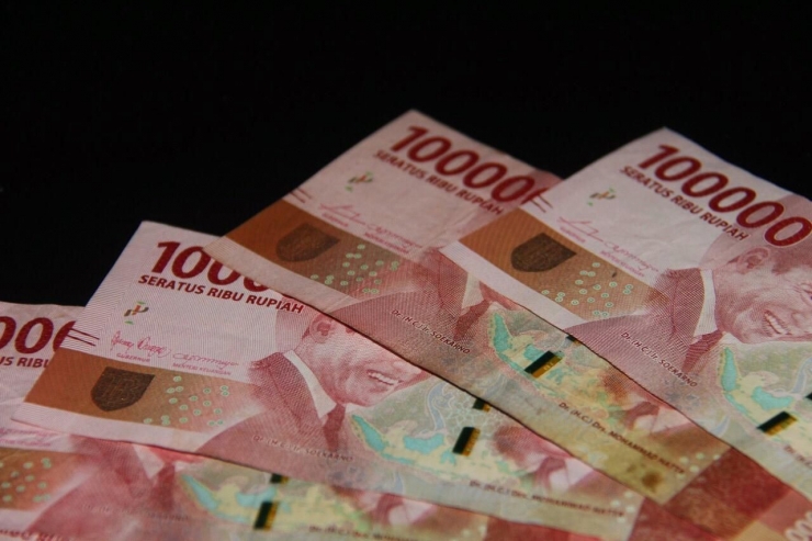 Uang 100.000 rupiah (Foto: Bening Air Telaga)