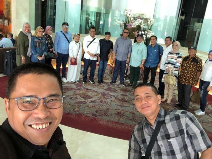 bergaya sejenal di lobbi hotel Hilton, sebelum city tour di kota Baku, Azerbaijan. (dokpri)