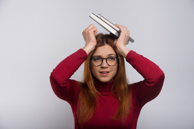 Pusing, kuliah online doang tapi uang terkuras (Gambar: freepik/pch.vector)
