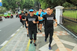 Bima Arya (Kanan) berlari bersama Sandiaga Uno | inilahonline.com 