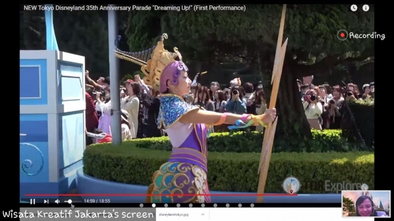 Meriahnya parade di Disneyland Tokyo. Sumber: foto oleh Lia Wahab