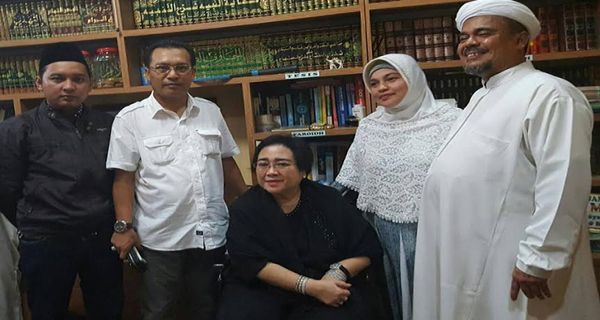 Habib Rizieq dan Rachma. Sumber: jpnn.com