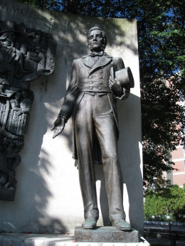 Uncle Sam Memorial statue- AS. Sumber: Daderot / Wikimedia 