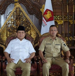 Prabowo Subianto Bersama Salah Satu Komandan Gerindra Masa Depan (GMD). Sumber Foto (Fb. Mahmuddin)