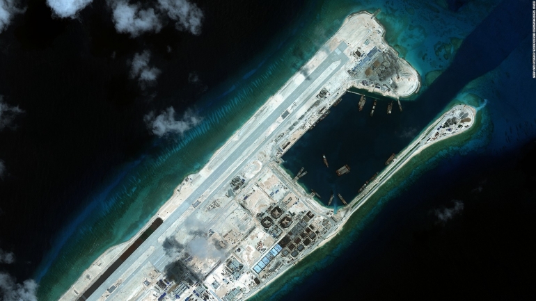 Chinese military bases in South China Sea (Sumber: Asia Maritime Transparency Initiative via CNN.com)