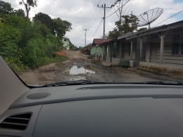 sudut lain kondisi jalanan yang rusak (dokumen pribadi: Alfrian Sihombing)