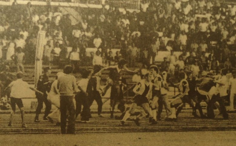 Keributan pemain Espanyol di laga melawan Timnas Utama 1979 | Kompas