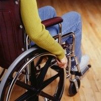 Ilustrasi Pasien dengan kursi roda (heath.detik.com)