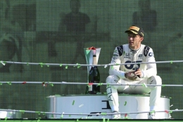 Pierre Gasly masih tidak percaya bisa berdiri di podium tertinggi di Monza