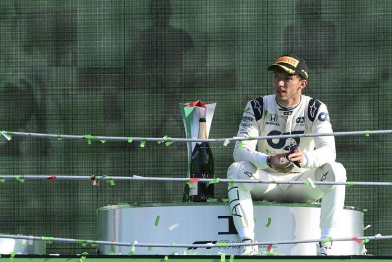 Pierre Gasly masih tidak percaya bisa berdiri di podium tertinggi di Monza
