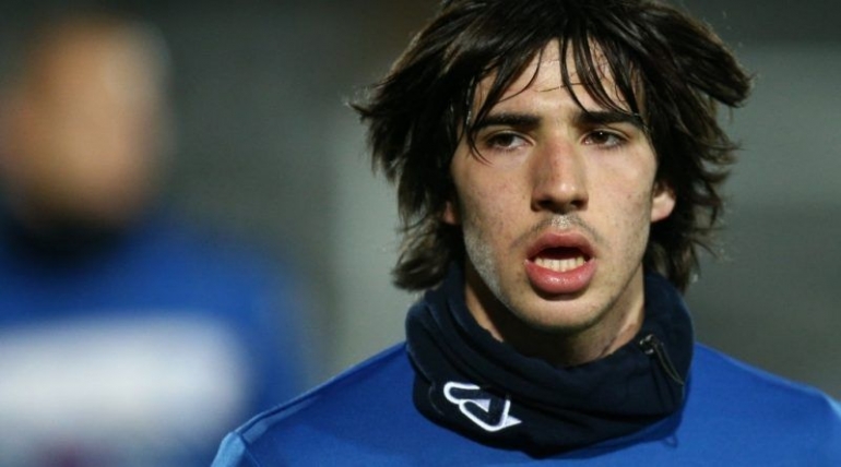 Sandro Tonali seringkali disebut-sebut sebagai penerus Andrea Pirlo. Di usia 20 tahun, Tonali kini jadi rebutan tim-tim top Italia. Kabar terbaru menyebut dia akan berkostum AC Milan/Foto: https://nerazzurriale.id/