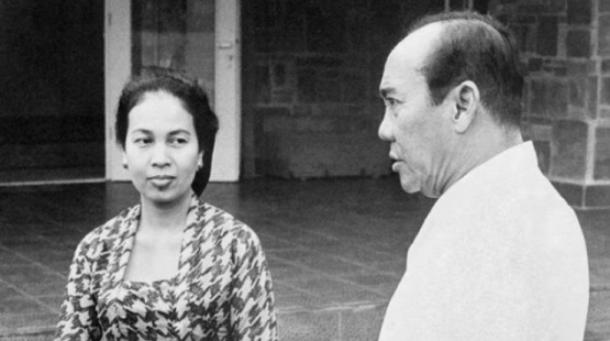 Bung Karno dan Hartini sekitar tahun 1960-an (Sumber: Tribun)