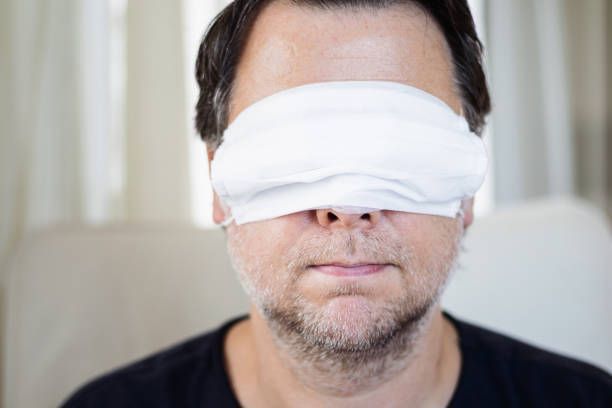 Ilustrasi pemakaian masker yang kurang tepat (sumber: pixabay.com)