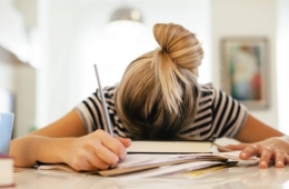 Stres pada remaja (Sumber: elitedaily.com)