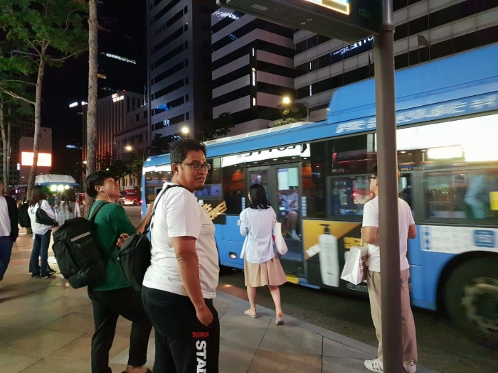 Hendak menjajal bus umum di Seoul. (dokpri)