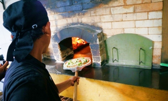 Tungku Bakar Tradisional Tempat memanggang Pizza (Dok. Riana Dewie)