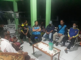 Tagana melakukan koordinasi dengan Camat dan Kades setempat (dok. Tagana Prov Gorontalo)