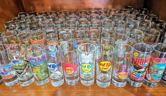 Koleksi shot glass HRC. Sumber: koleksi pribadi