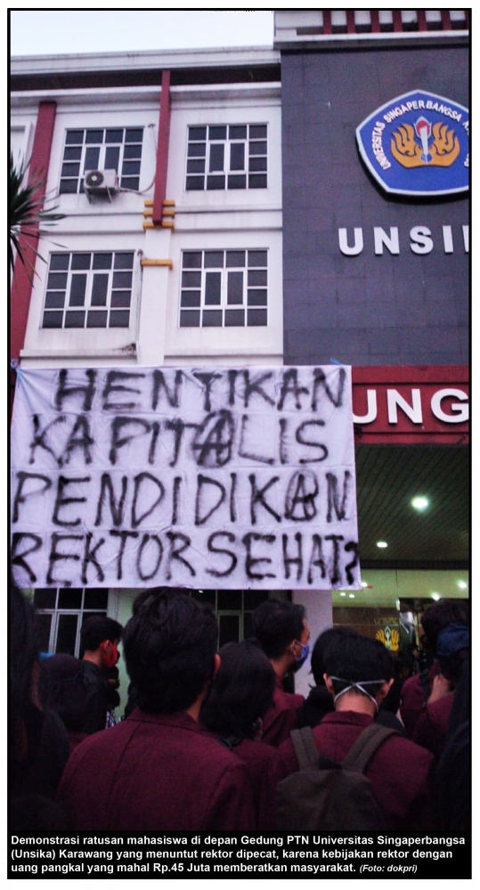 demo-mahasiswa-di-depan-gedung-unsika-5f5ca46fd541df24f50fade5.jpg